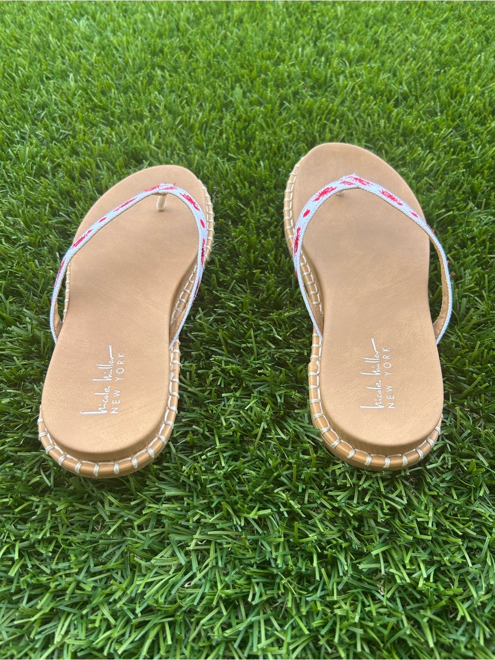 Nicole Miller New York Women's Red-Embroidered White Strap Flip Flops size 7 - Picture 5 of 6